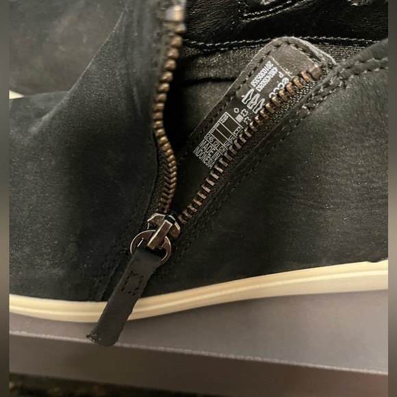 Ecco Soft low cut zip booties - Picture 5 of 8